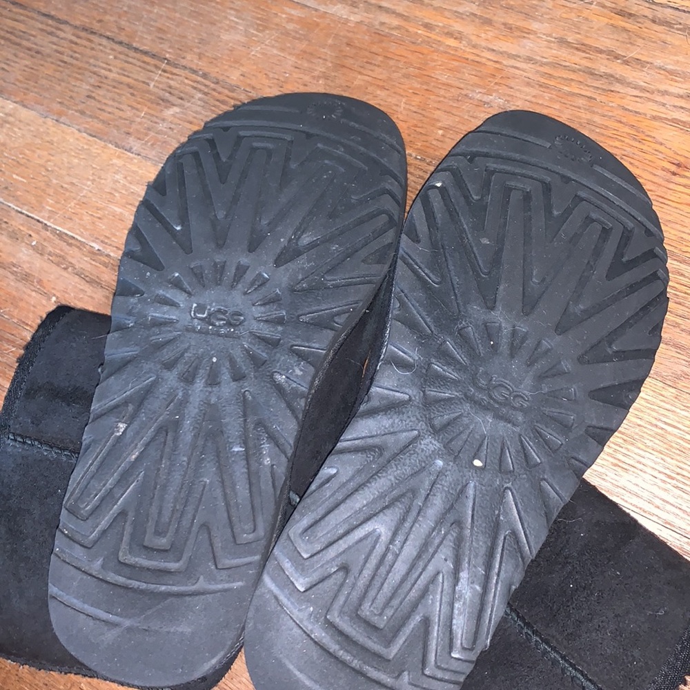 black UGGS - Picture 6 of 8